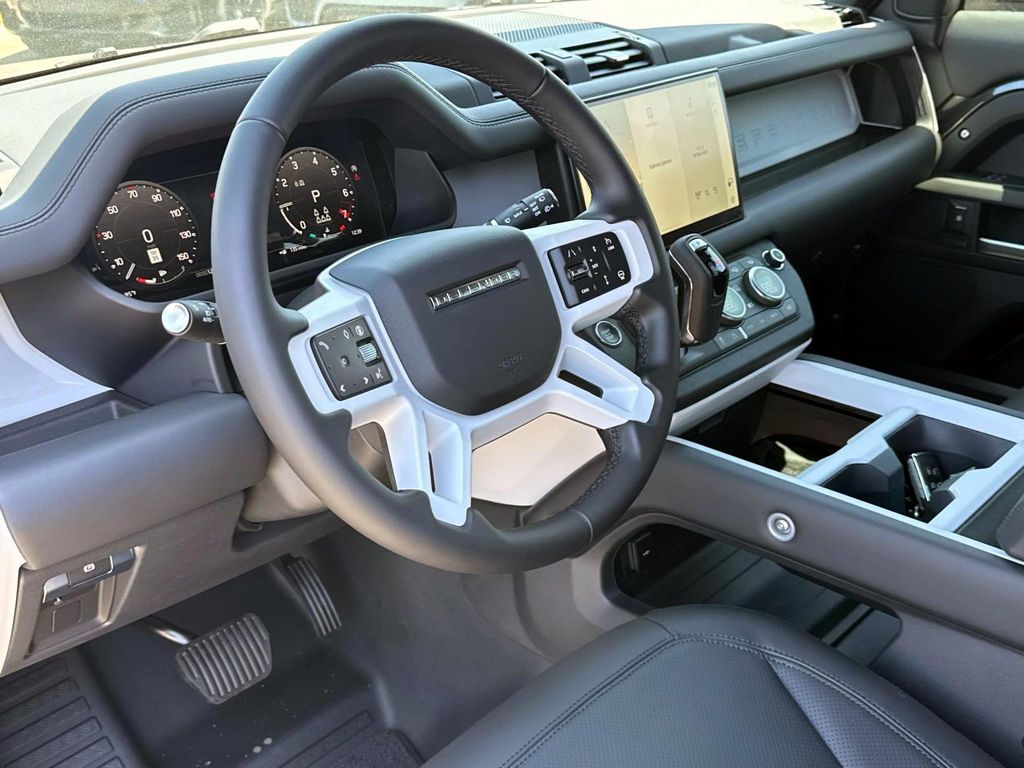 2025 Land Rover Defender X-Dynamic SE - Photo 31