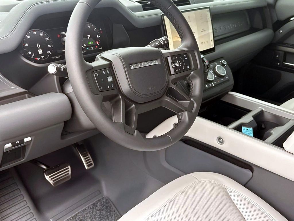 2025 Land Rover Defender V8 - Photo 30