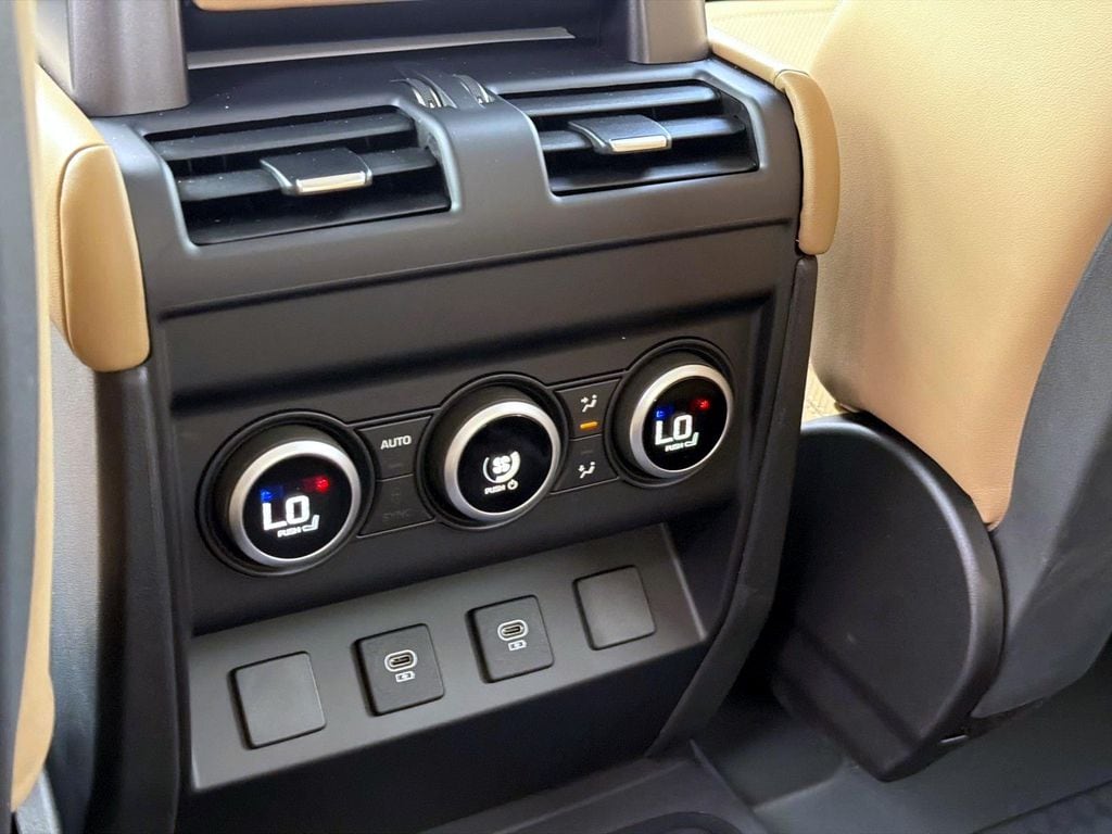 2025 Land Rover Defender X-Dynamic SE - Photo 14