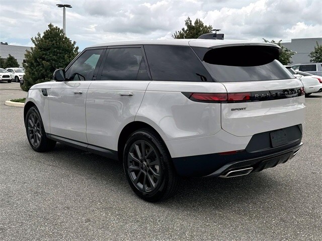 2025 Land Rover Range Rover Sport SE photo 4