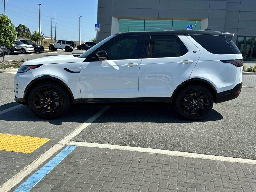 New 2025 Land Rover Discovery P300 Dynamic SE SUV