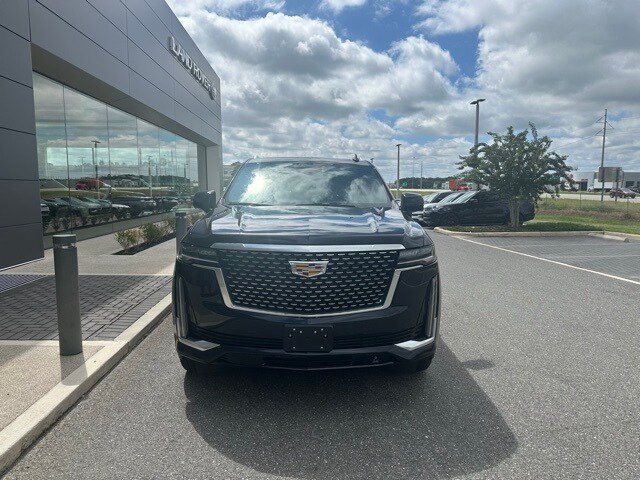 2023 Cadillac Escalade Premium Luxury photo 2