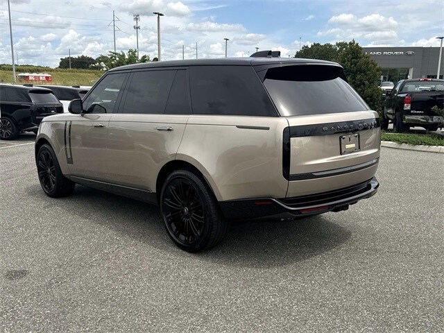2025 Land Rover Range Rover SE photo 3