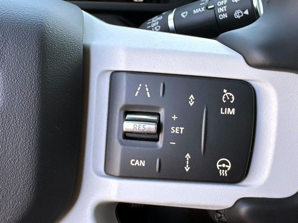 2025 Land Rover Defender X-Dynamic SE - Photo 26