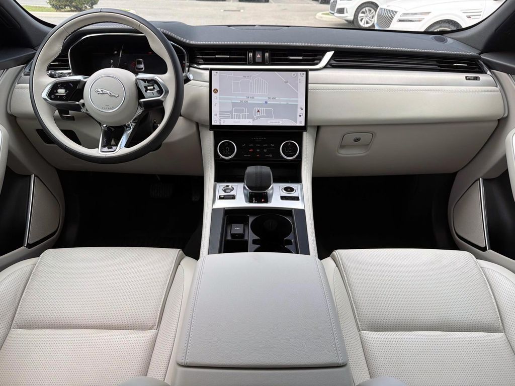 2026 Jaguar F-Pace R-Dynamic S - Photo 11