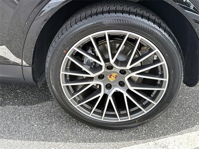 2021 Porsche Cayenne Base photo 3