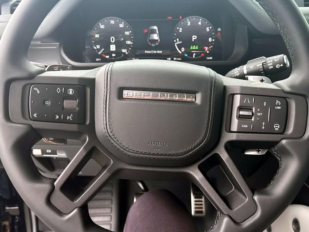 2025 Land Rover Defender V8 - Photo 26