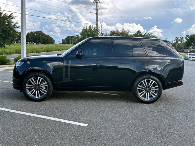2025 Land Rover Range Rover SE photo 2