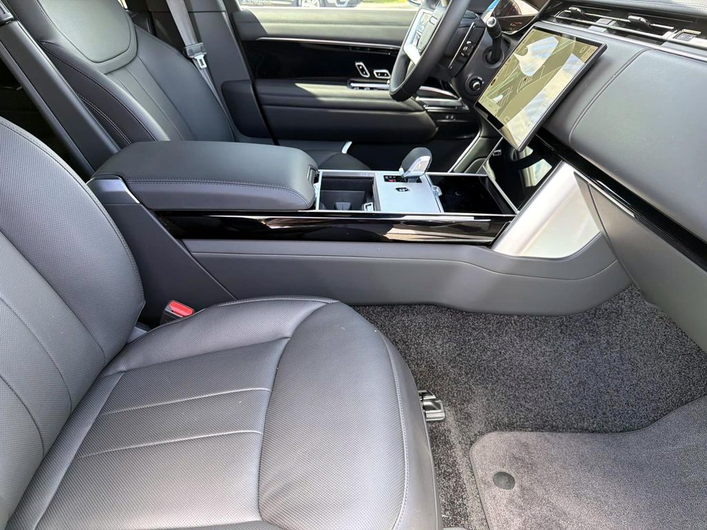 2026 Land Rover Range Rover SE - Photo 11