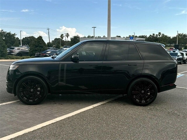 2025 Land Rover Range Rover SE photo 2