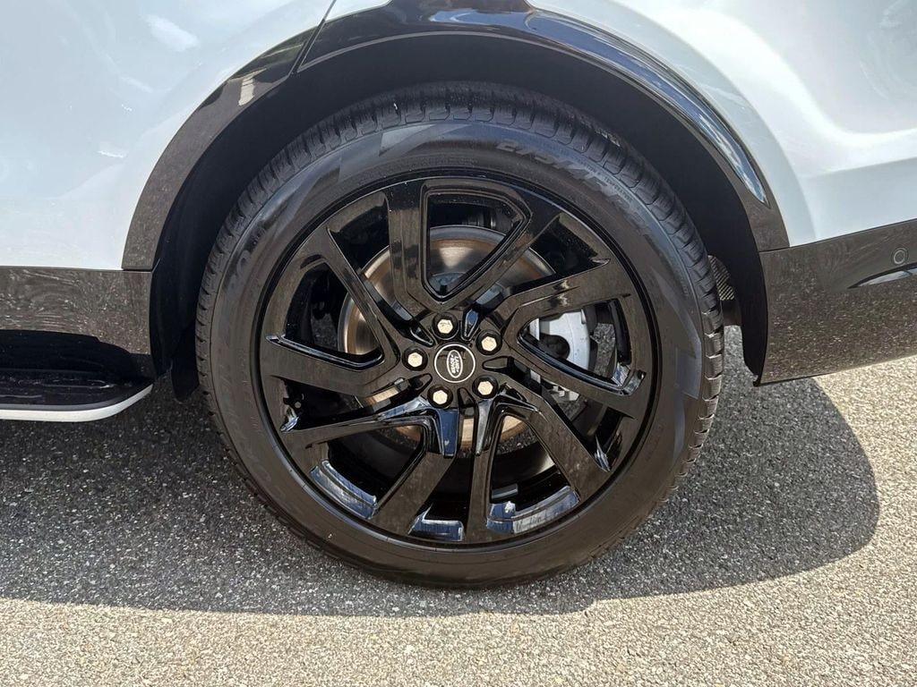 New 2025 Land Rover Discovery P300 Dynamic SE SUV