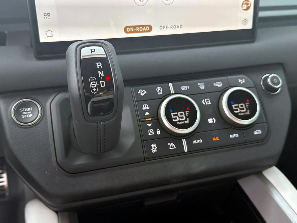 2025 Land Rover Defender V8 - Photo 23