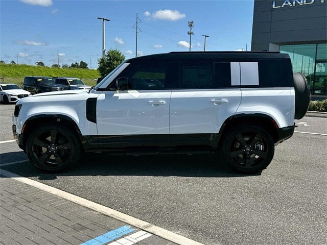 2025 Land Rover Defender 110 X-Dynamic SE photo 2
