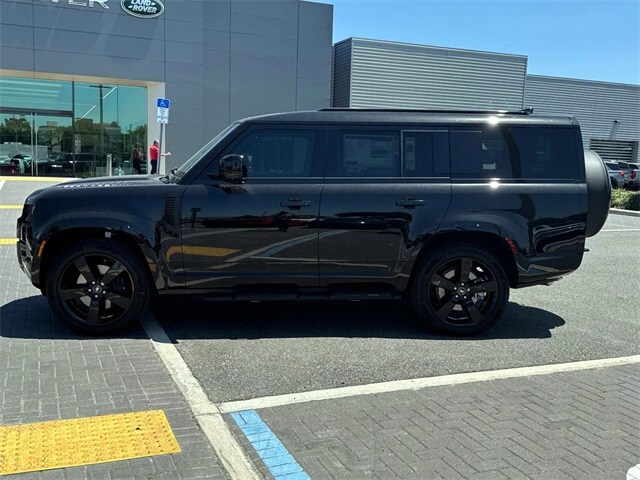 2025 Land Rover Defender 130 X-Dynamic SE photo 2