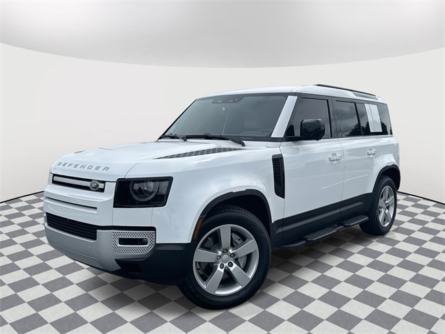 2025 Land Rover Defender S's photo