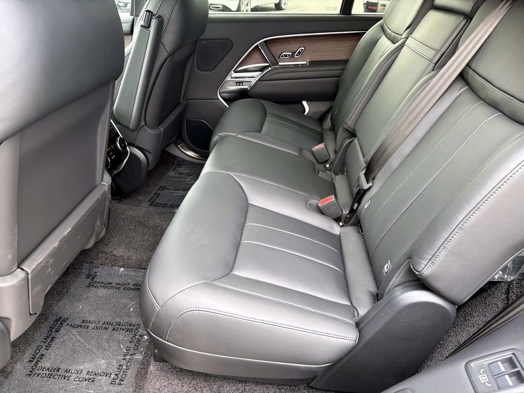 2026 Land Rover Range Rover SE - Photo 13