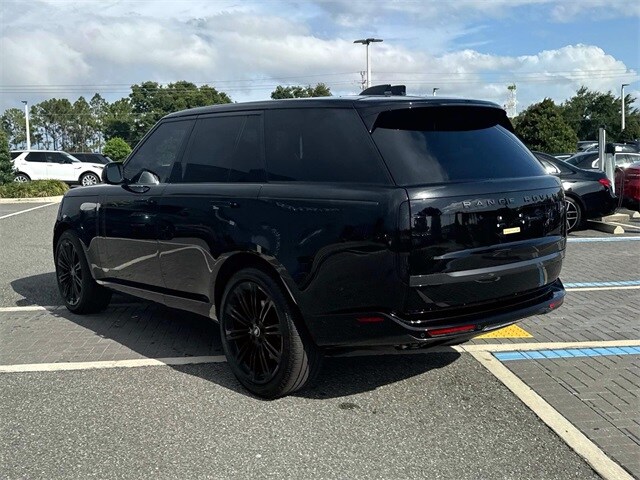2025 Land Rover Range Rover SE photo 4