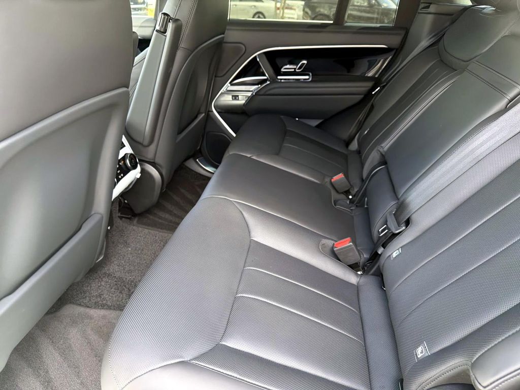 2026 Land Rover Range Rover SE - Photo 13