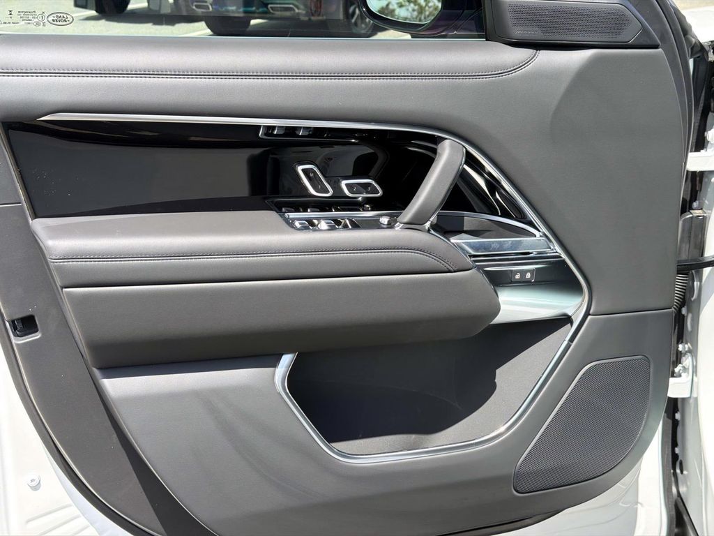 2026 Land Rover Range Rover SE - Photo 16