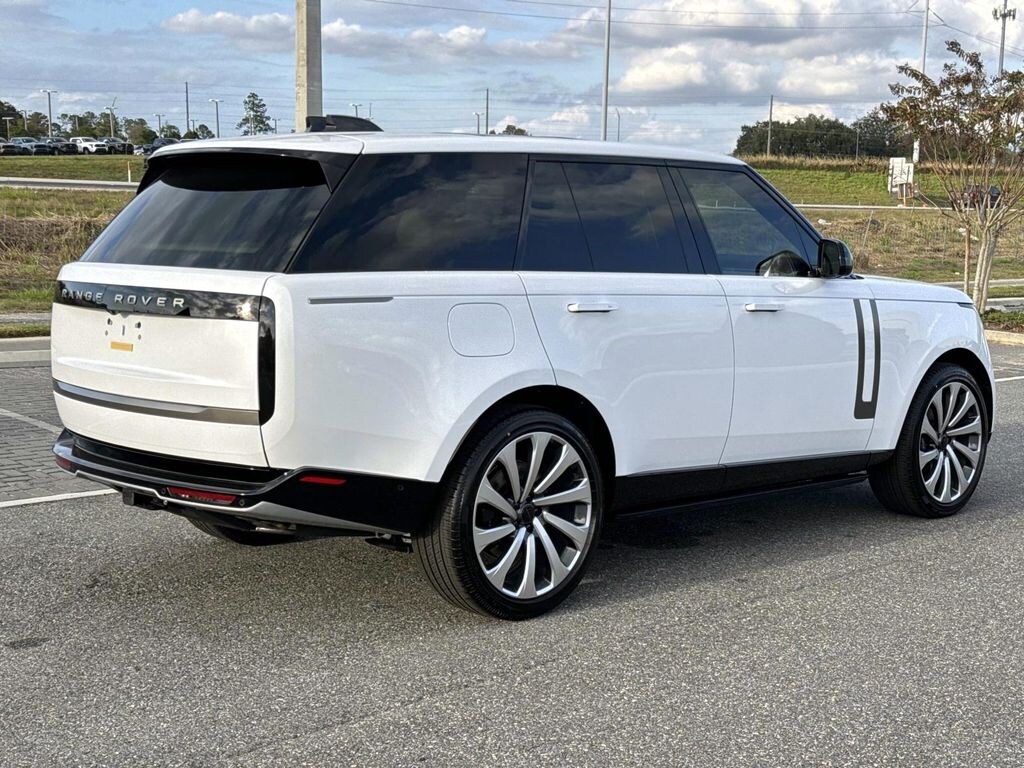 New 2026 Land Rover Range Rover P530 SE SUV