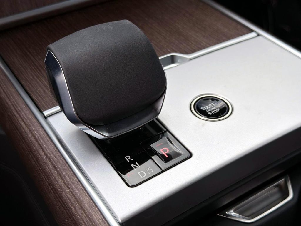 2026 Land Rover Range Rover SE - Photo 25