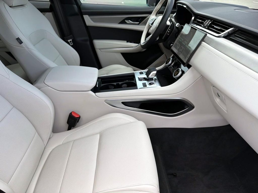 2026 Jaguar F-Pace R-Dynamic S - Photo 9