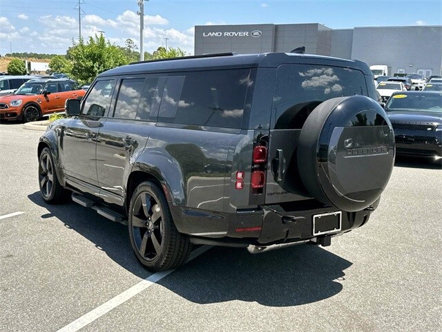 2025 Land Rover Defender 130 X-Dynamic SE photo 3