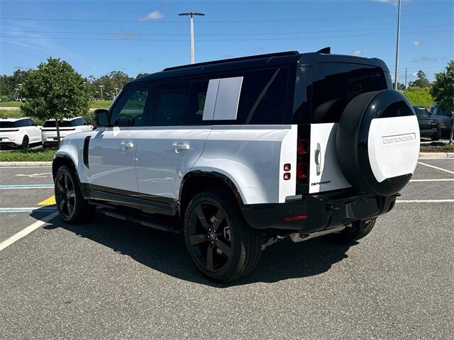 2025 Land Rover Defender 110 X-Dynamic SE photo 4