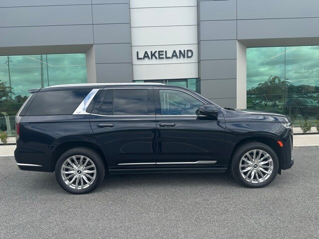 2023 Cadillac Escalade Premium Luxury photo 4