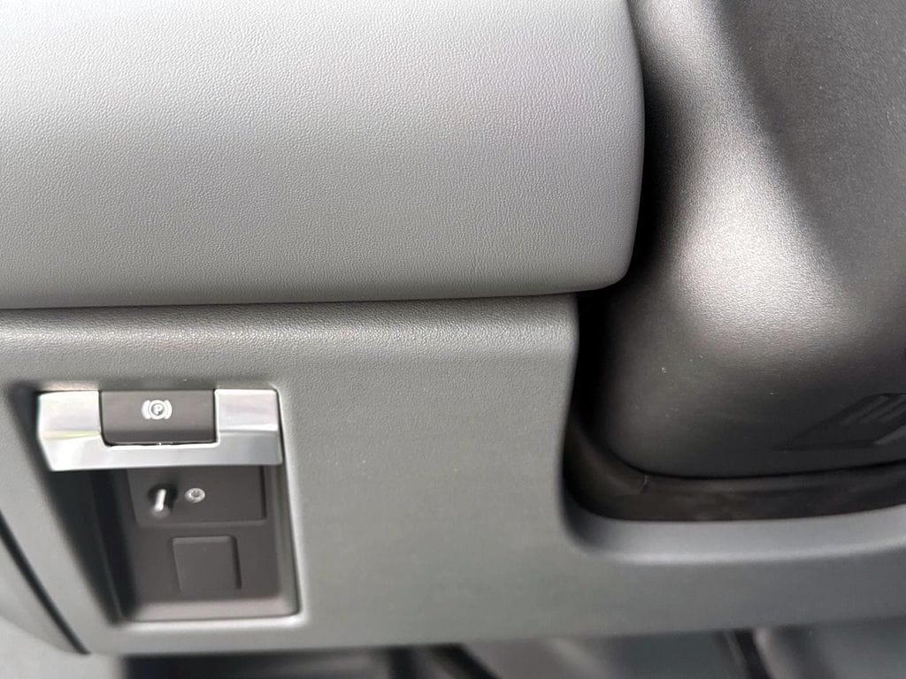 2025 Land Rover Defender X-Dynamic SE - Photo 29