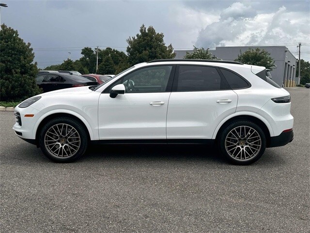 2023 Porsche Cayenne Platinum Edition photo 2
