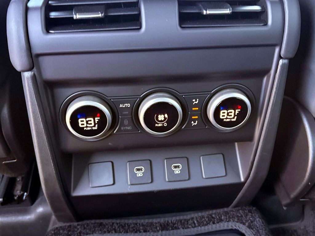 2025 Land Rover Defender X-Dynamic SE - Photo 15