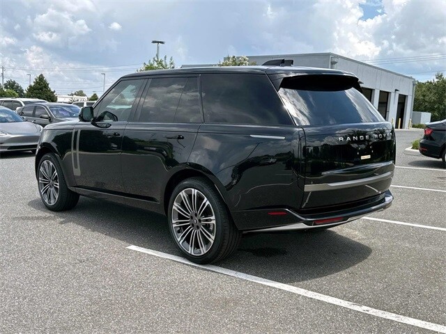 2025 Land Rover Range Rover SE photo 4