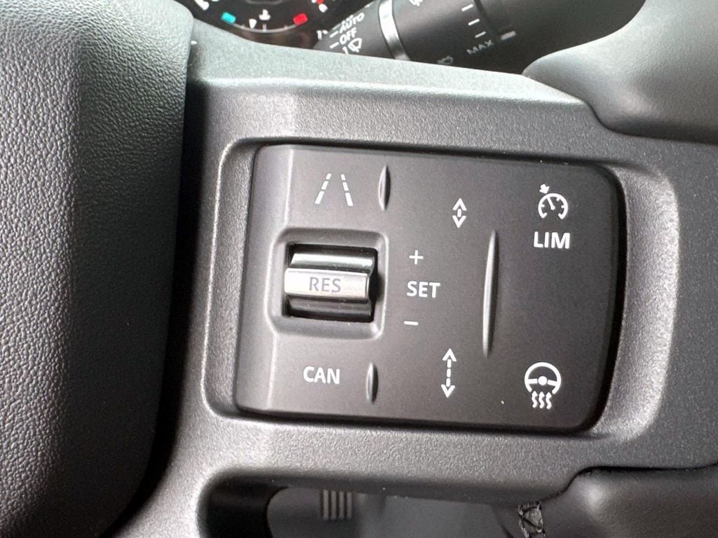 2025 Land Rover Defender X-Dynamic SE - Photo 26