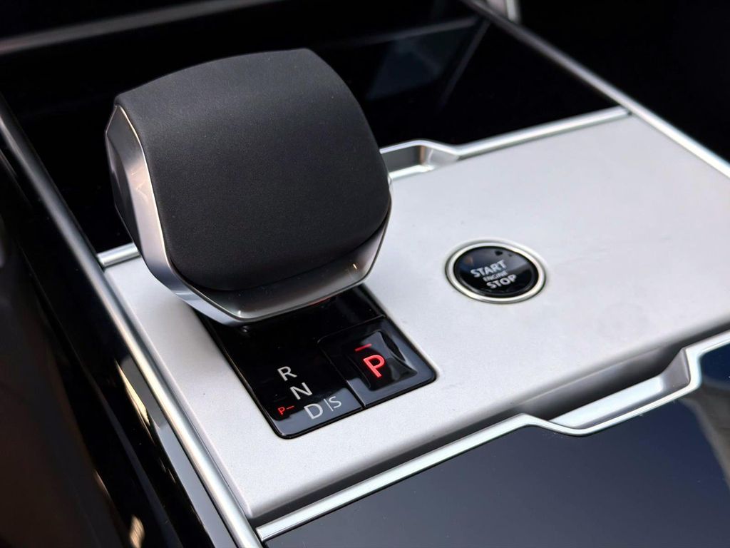 2026 Land Rover Range Rover SE - Photo 25