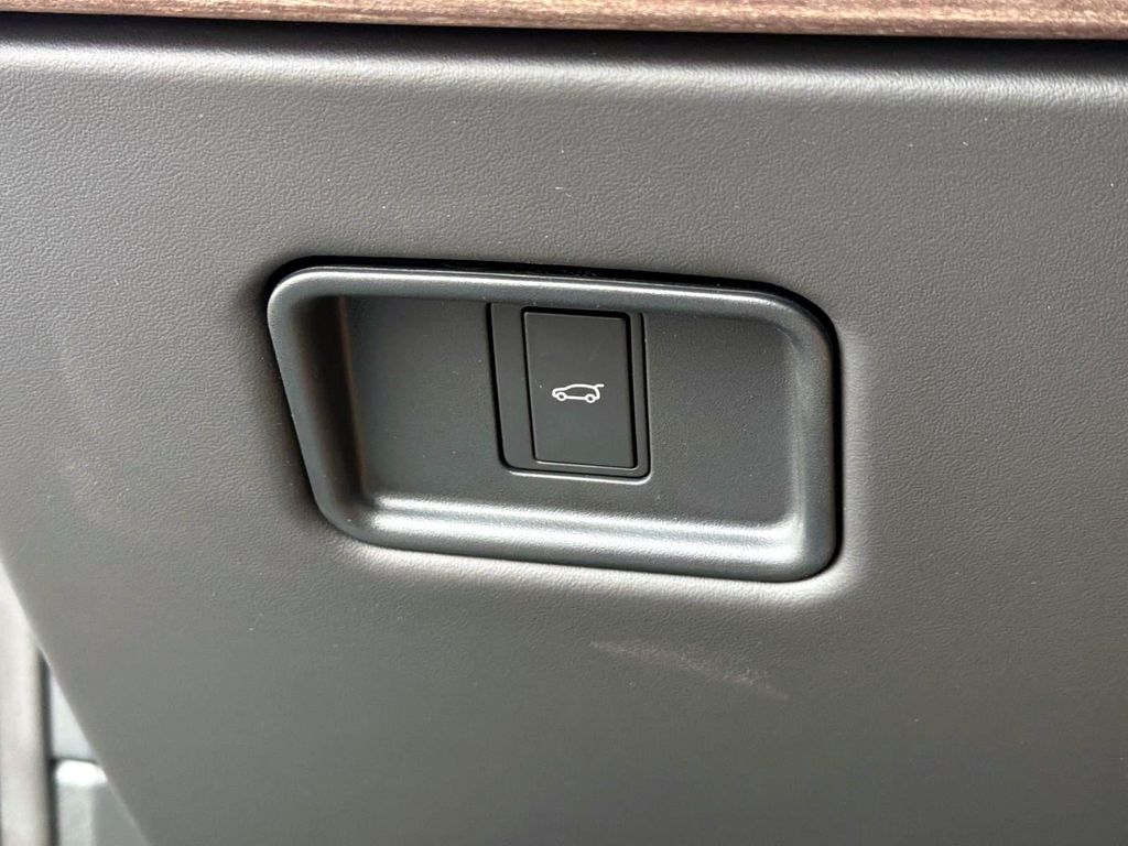 2026 Land Rover Range Rover SE - Photo 28