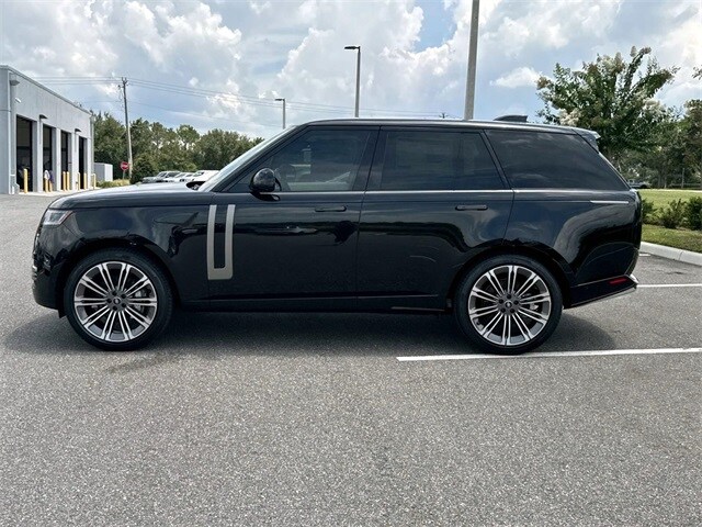 2025 Land Rover Range Rover SE photo 2