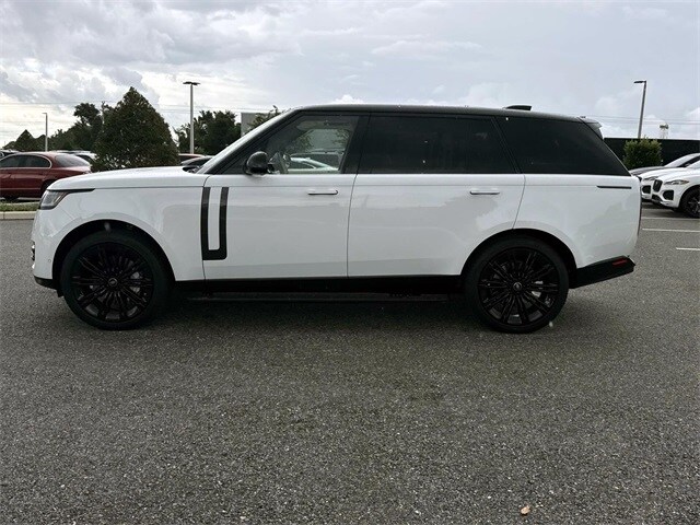 2025 Land Rover Range Rover SE photo 2