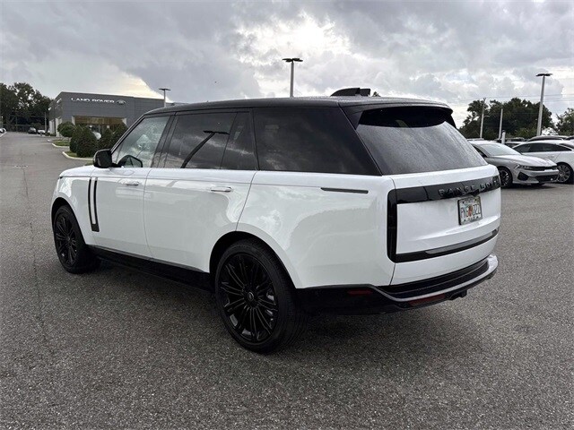 2025 Land Rover Range Rover SE photo 4