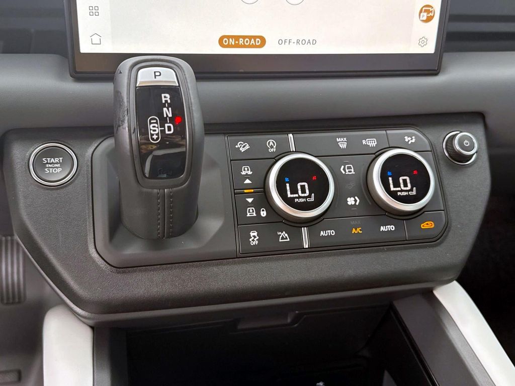 2025 Land Rover Defender X-Dynamic SE - Photo 24