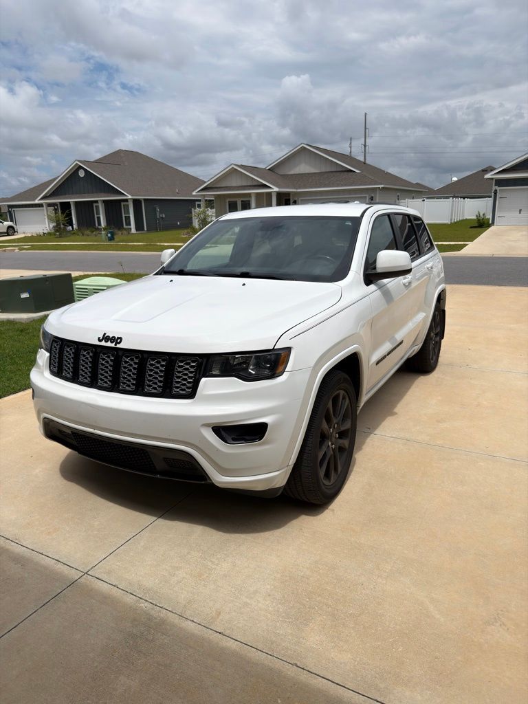 2022 Jeep Grand Cherokee Laredo X's photo