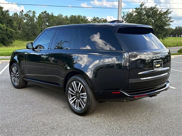 2025 Land Rover Range Rover SE photo 4