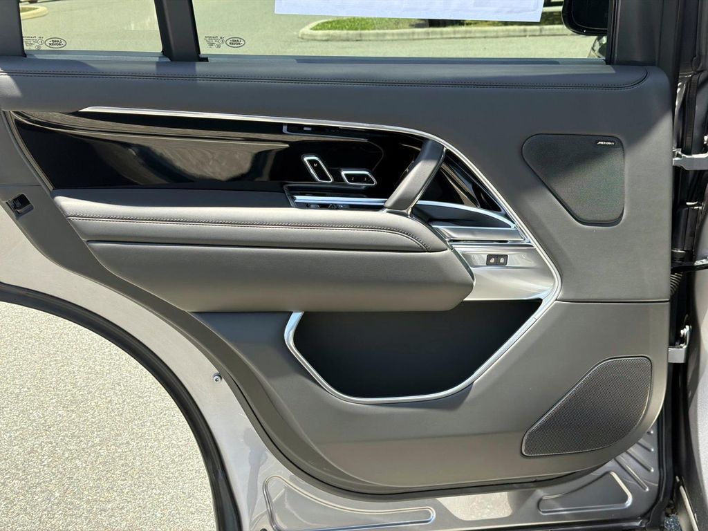 2026 Land Rover Range Rover SE - Photo 11