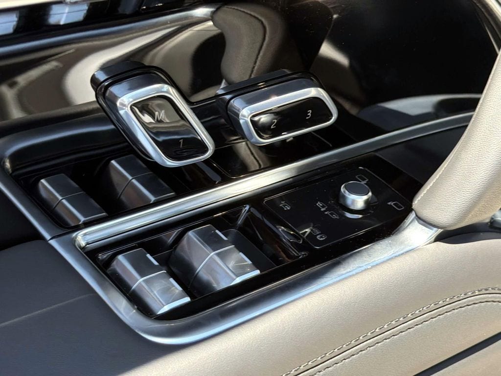 2026 Land Rover Range Rover SE - Photo 17