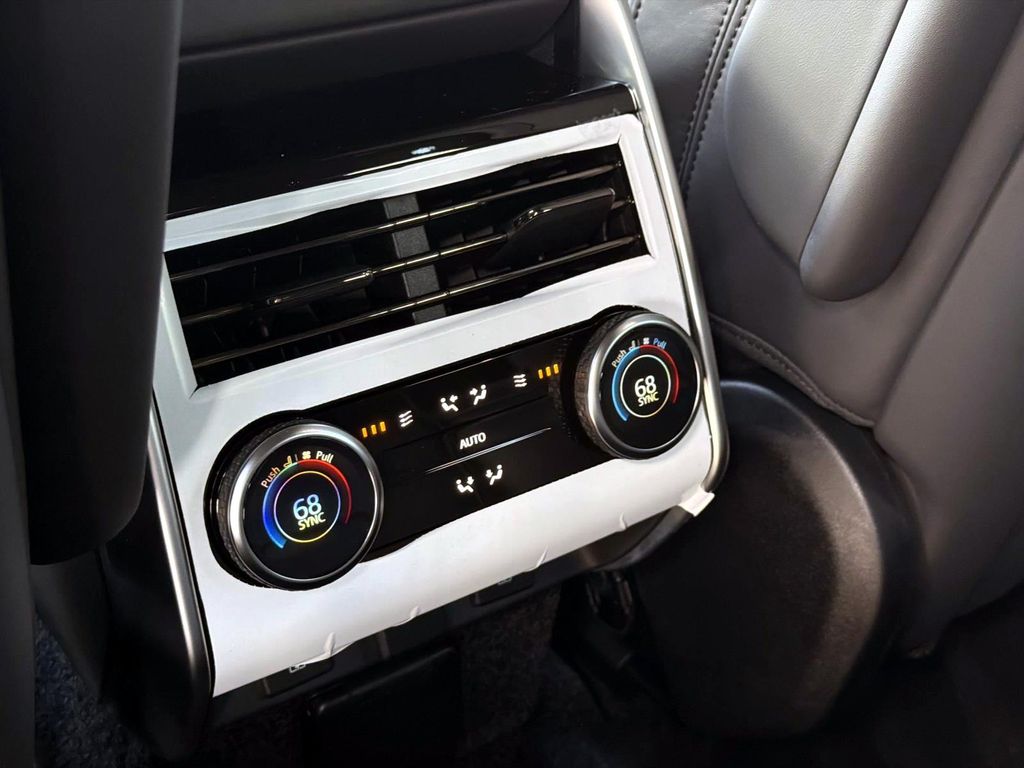 2026 Land Rover Range Rover SE - Photo 15