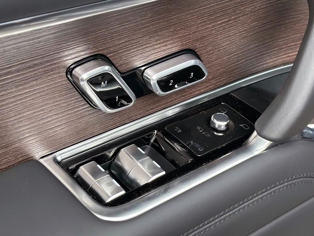 2026 Land Rover Range Rover SE - Photo 17
