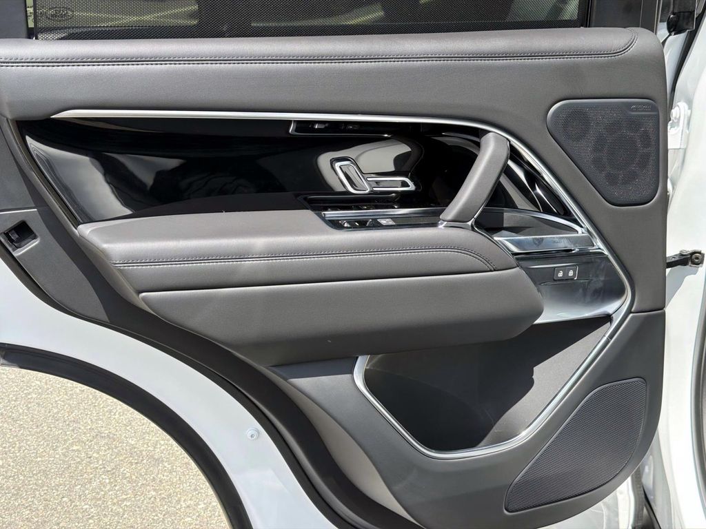 2026 Land Rover Range Rover SE - Photo 12