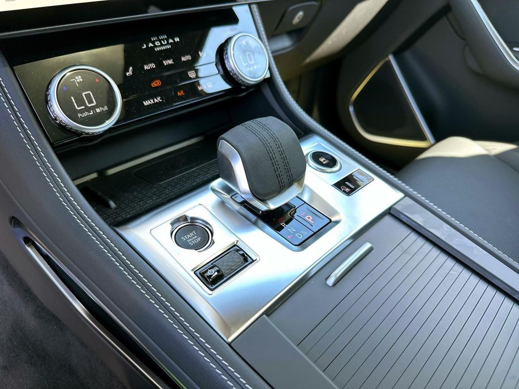 2026 Jaguar F-Pace R-Dynamic S - Photo 24