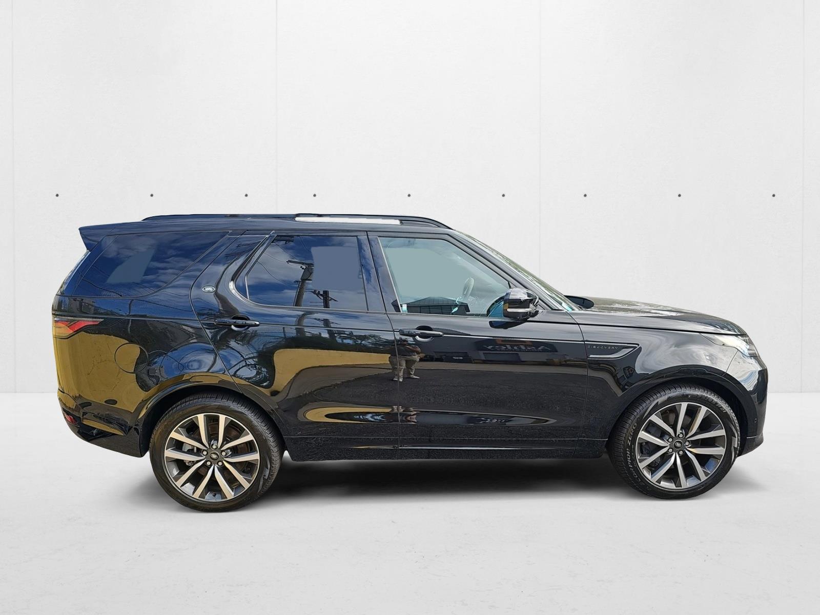 2024 Land Rover Discovery SE photo 3