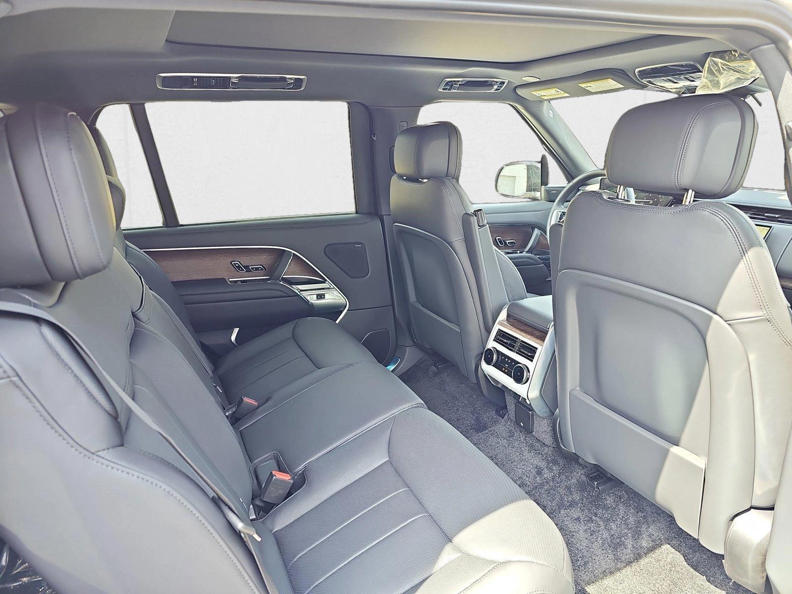 2025 Land Rover Range Rover SE - Photo 11